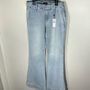 NWT Express Woman's Jeans Light wash Size 4 stretchy Flare
